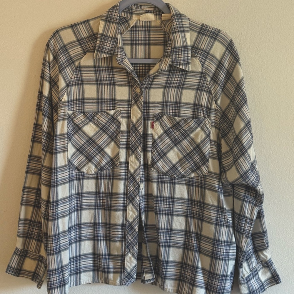 Women’s Levi’s flannel, size small, cream, pink, and blue